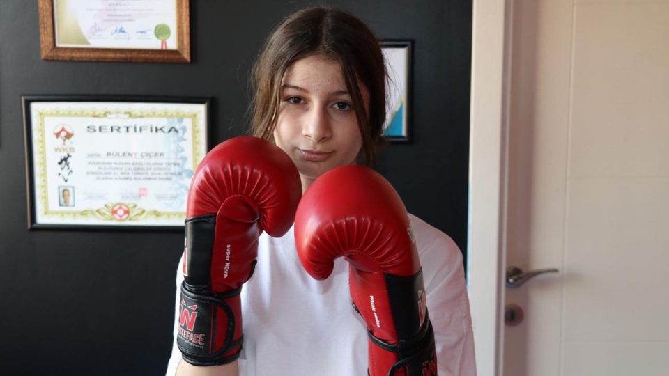 Milli kick boksçu Havvanur Velioğlu’nun yeni hedefi gençlerde dünya şampiyonluğu