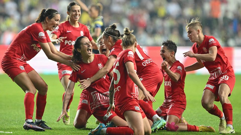 Şampiyon FOMGET Kadın Futbol Takımı’nda yeni hedef Avrupa’da başarı